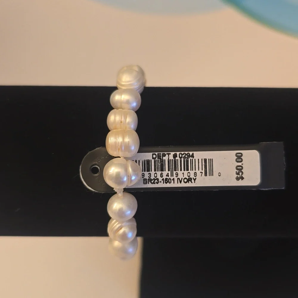 AQUA Cultured Freshwater Pearl Stretch Ivory Bracelet - Picture 3 of 5